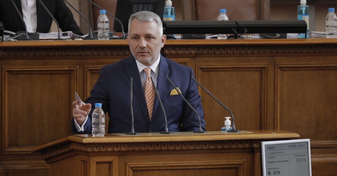 Комисията на Хаджигенов за разследване на насилието срещу демонстранти, бе гласувана